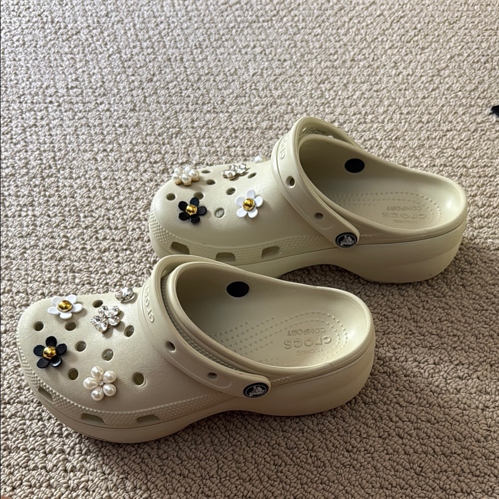 CROCS Cream heeled clog with Floral charms that can be removed